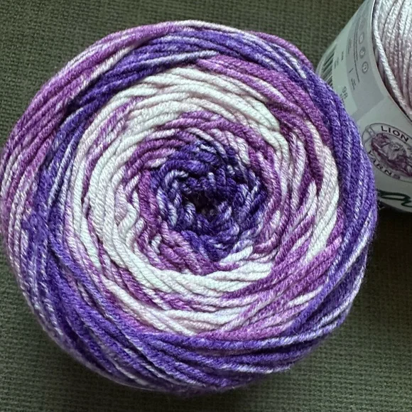 Mandala Ombre’ in Chi colorway Acrylic yarn New 🔥 - Picture 3 of 6